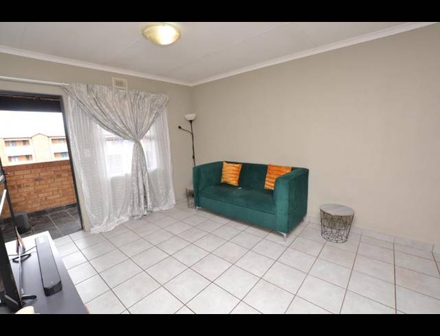 2 BEDROOM APARTMENT FOR SALE IN HEUWELOORD